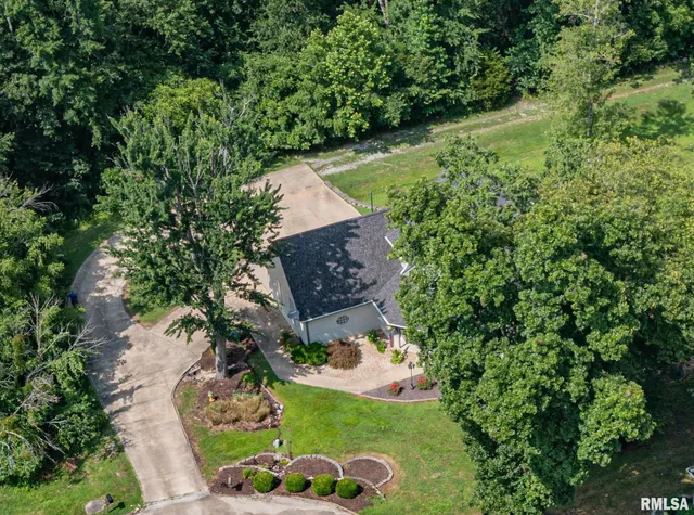 $339,500 | 2006 North Woods Place, Mount Vernon, IL 62864