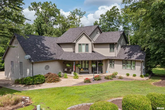 $339,500 | 2006 North Woods Place, Mount Vernon, IL 62864