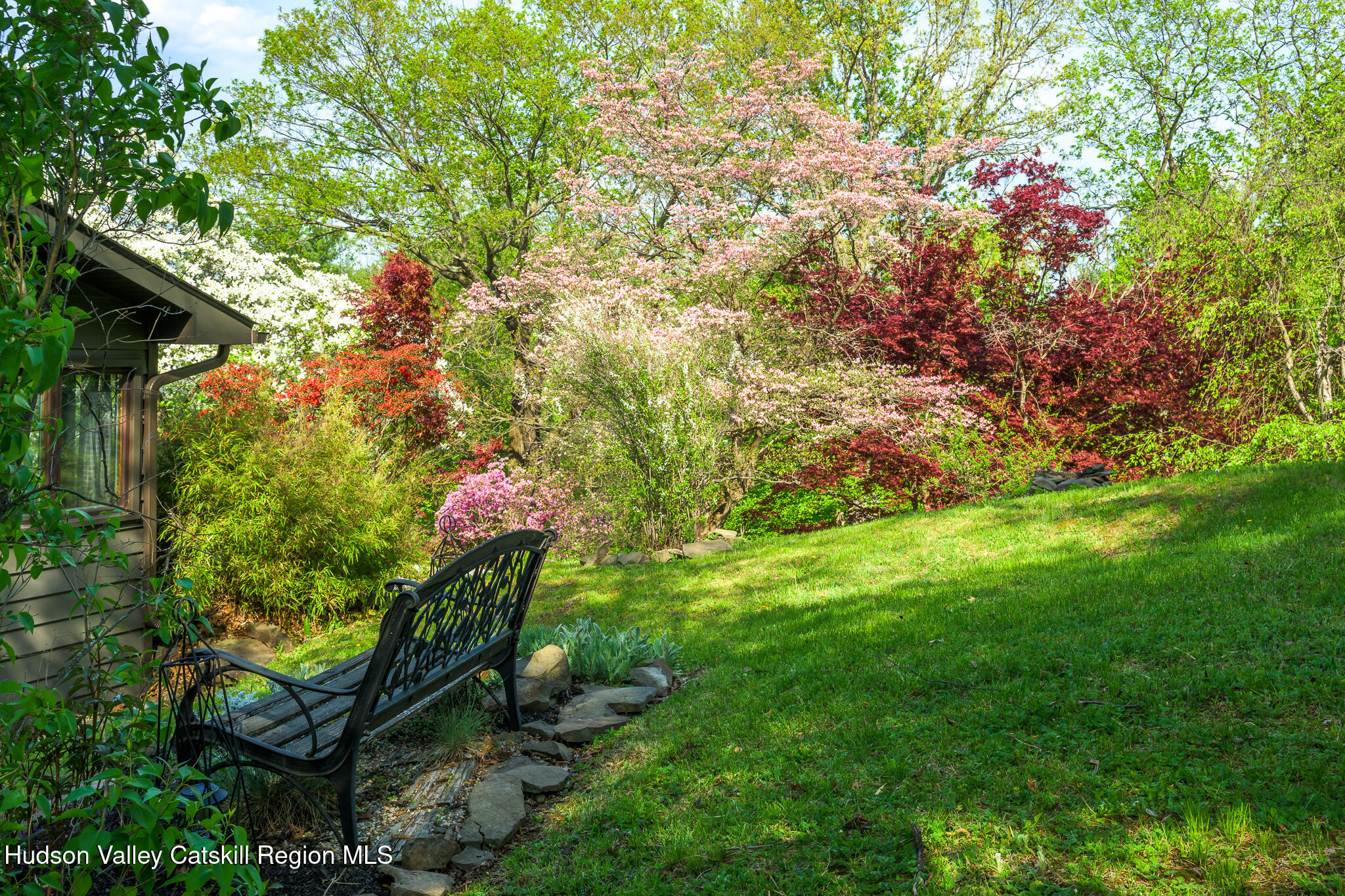 29 Edgemere Hill Road Catskill, NY 12414 - Photo 30 of 38 a backyard of a house with lots of green space