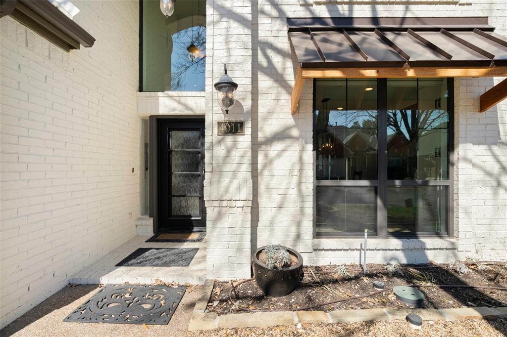 4011 Azure Lane Addison, TX 75001 - Photo 5 of 27