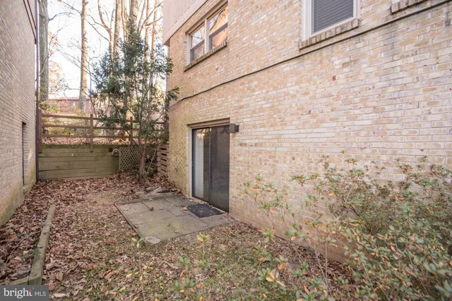 $3,800 | 9926 Great Oaks Way, Fairfax, VA 22030