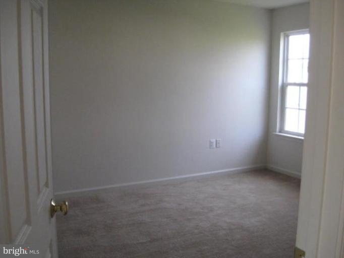 69 Boise Road Inwood, WV 25428 - Photo 5 of 8 Neutral rooms to personalize.