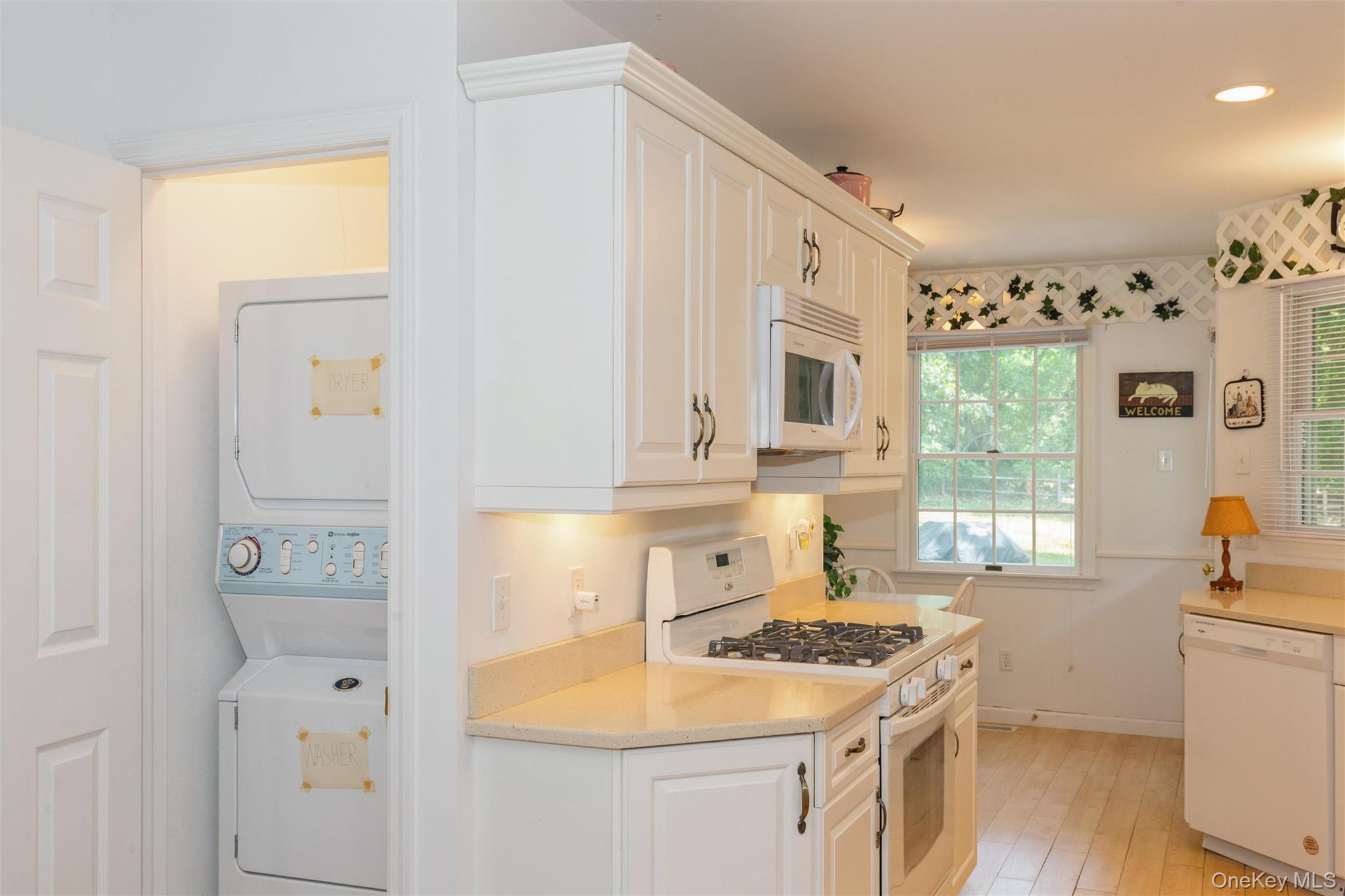 21 Oceanview Road Hampton Bays, NY 11946 - Photo 7 of 21