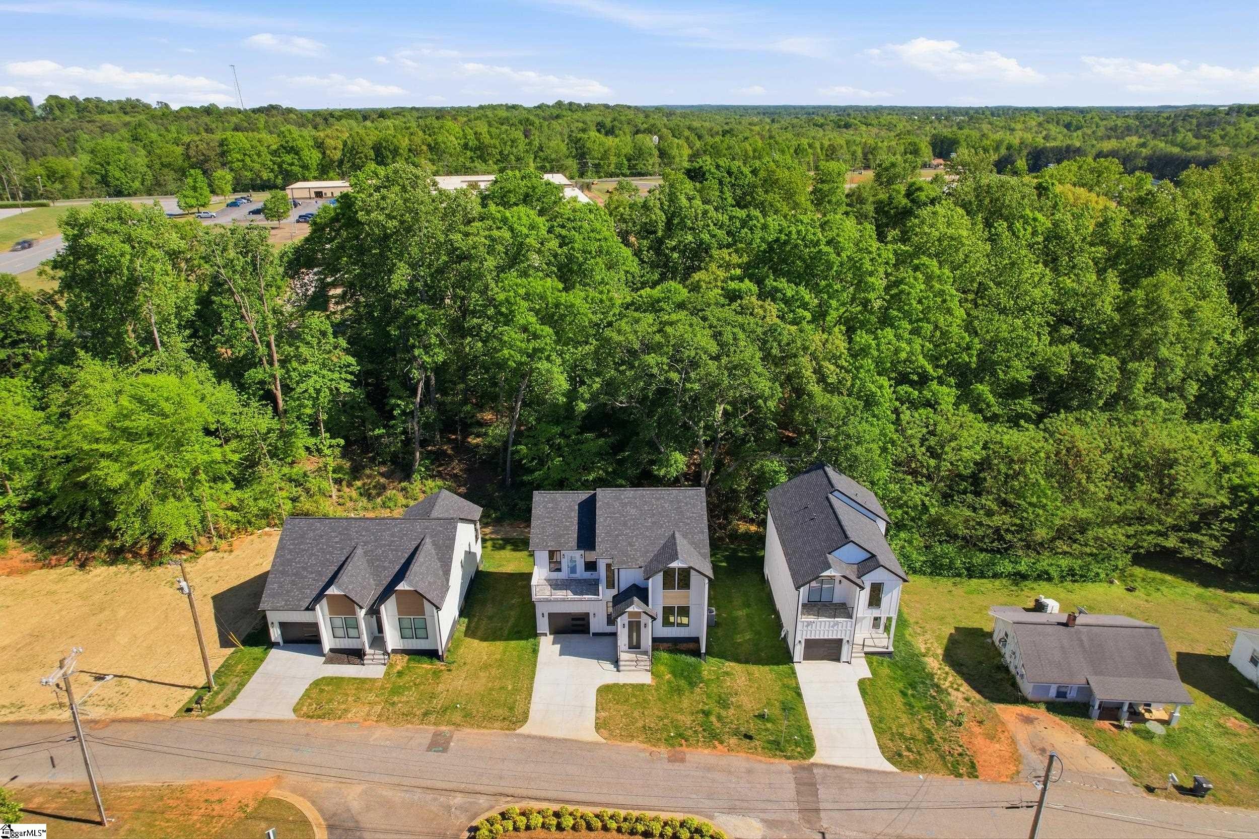 124 Lyman Avenue Duncan, SC 29334 - Photo 4 of 33