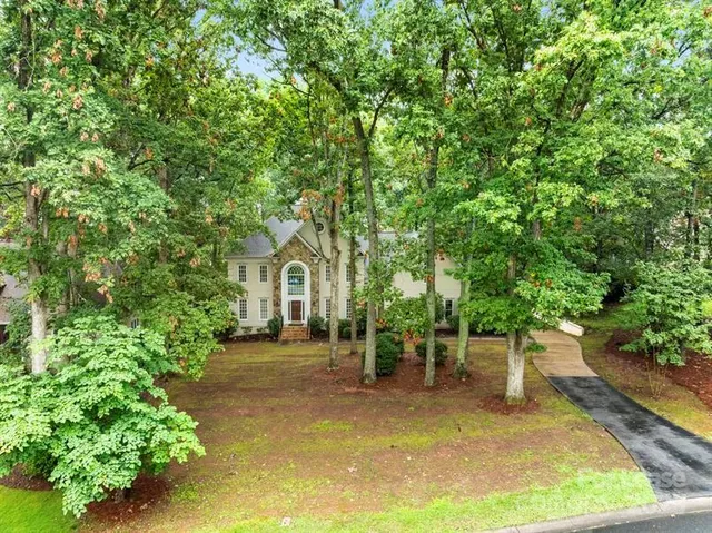 a view of a chairs and table in the backyard of house