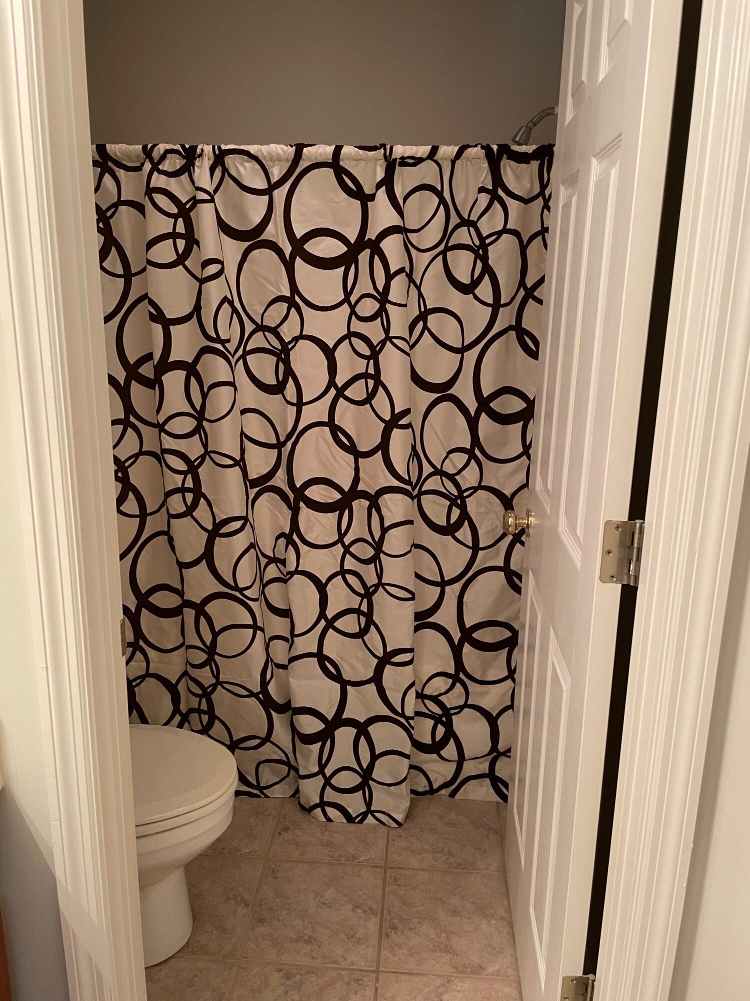 605 Windlass Road Knoxville, TN 37934 - Photo 38 of 40 Upstairs Bath