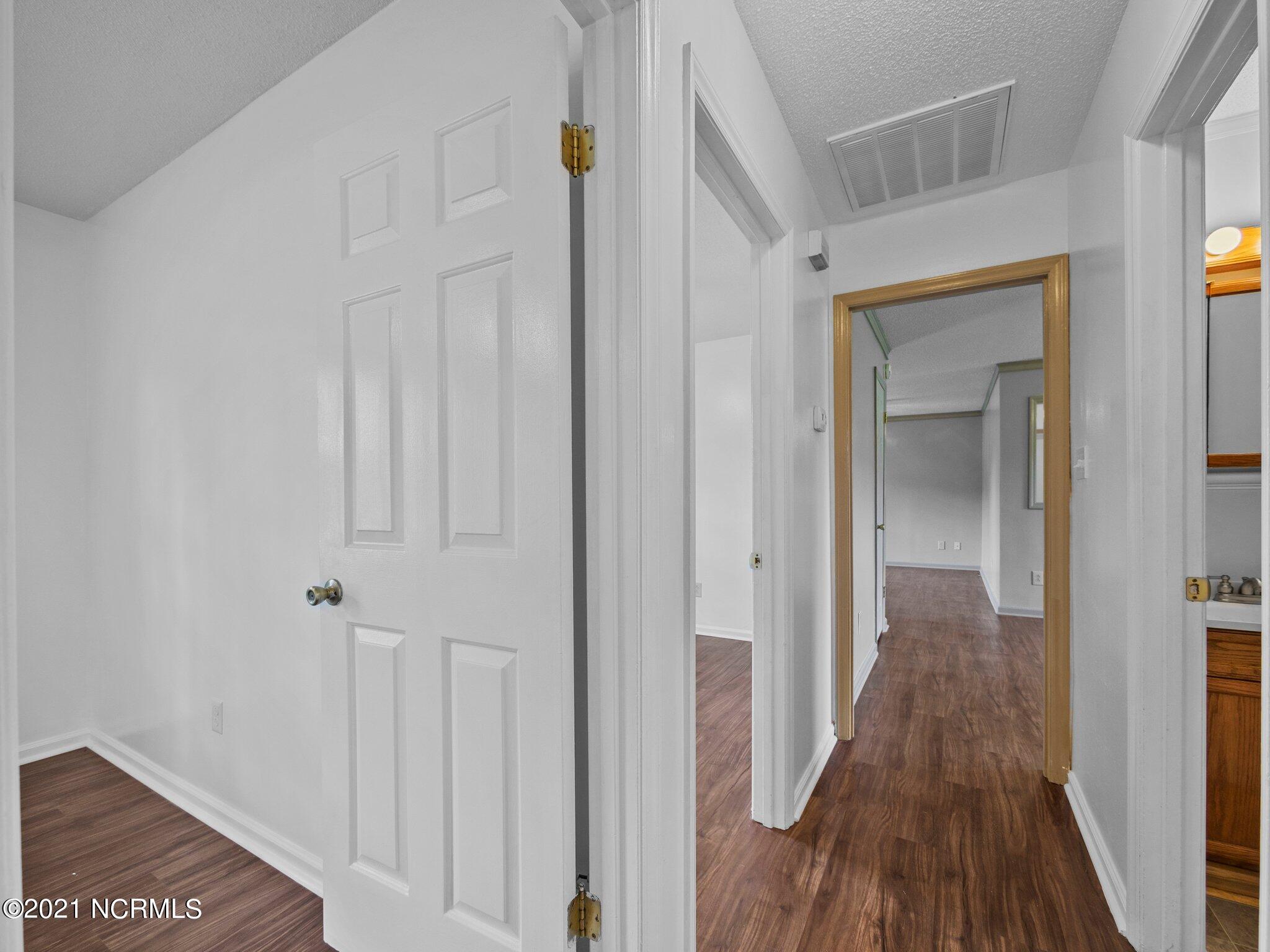 622 Winchester Road Jacksonville, NC 28546 - Photo 14 of 35 33-web-or-mls-P9080318