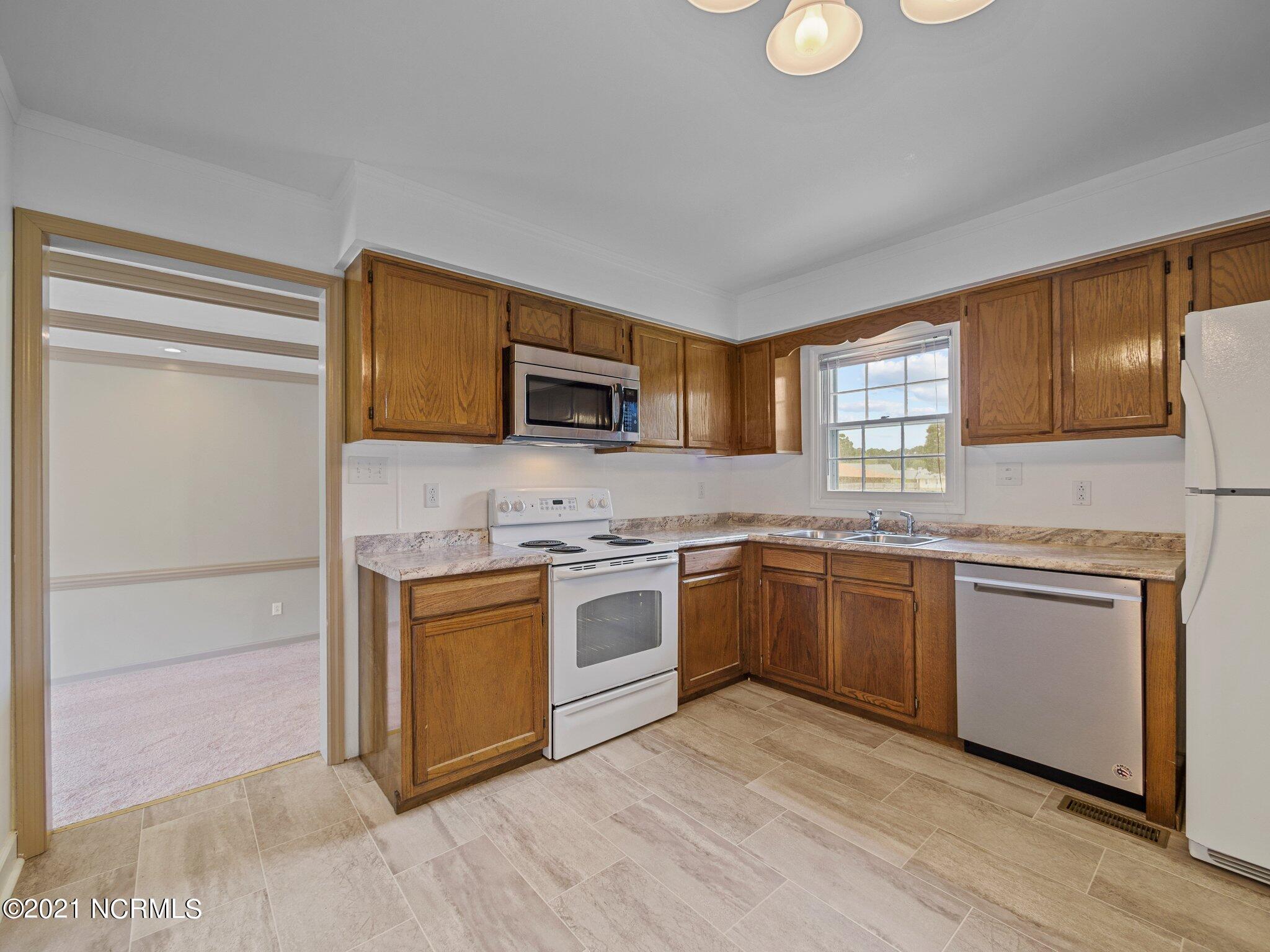 622 Winchester Road Jacksonville, NC 28546 - Photo 9 of 35 29-web-or-mls-P9080298