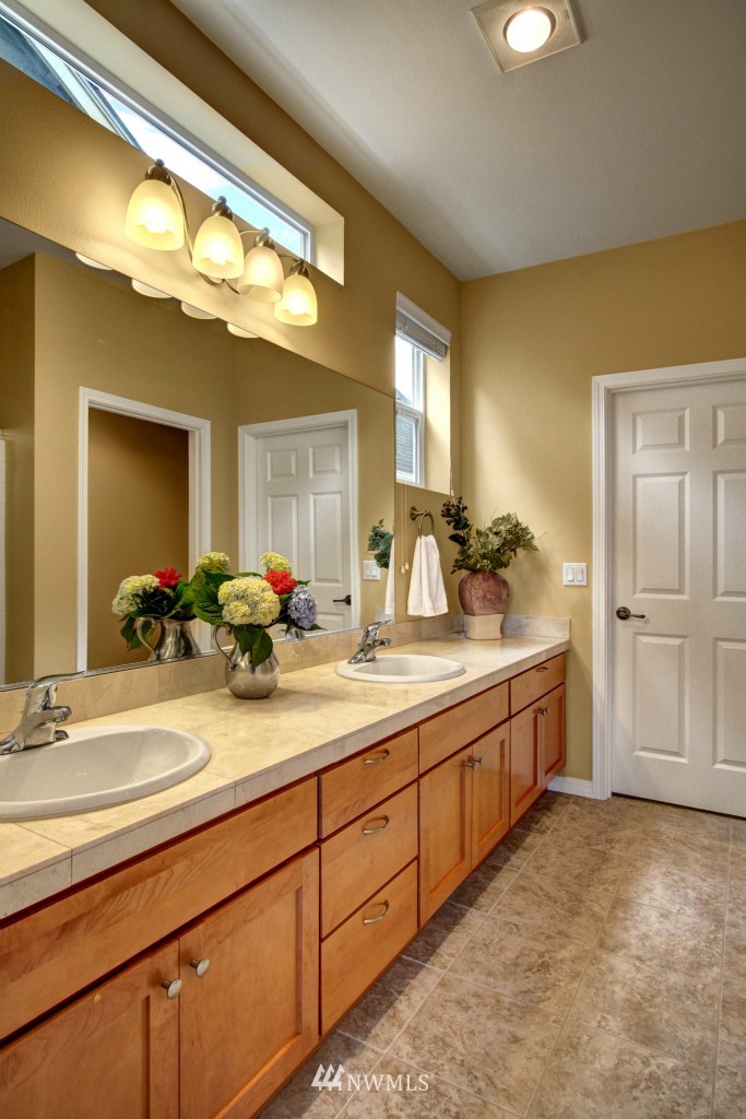 23930 Northeast Adair Road Redmond, WA 98053 - Photo 8 of 17