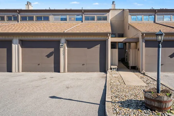 $399,900 | 1923 Coventry Trail, Unit 5, South Bend, IN 46637