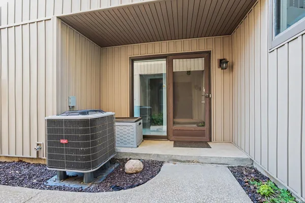 $399,900 | 1923 Coventry Trail, Unit 5, South Bend, IN 46637