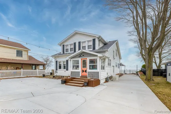 $699,900 | 7745 Lakeview Drive, Lexington, MI 48450