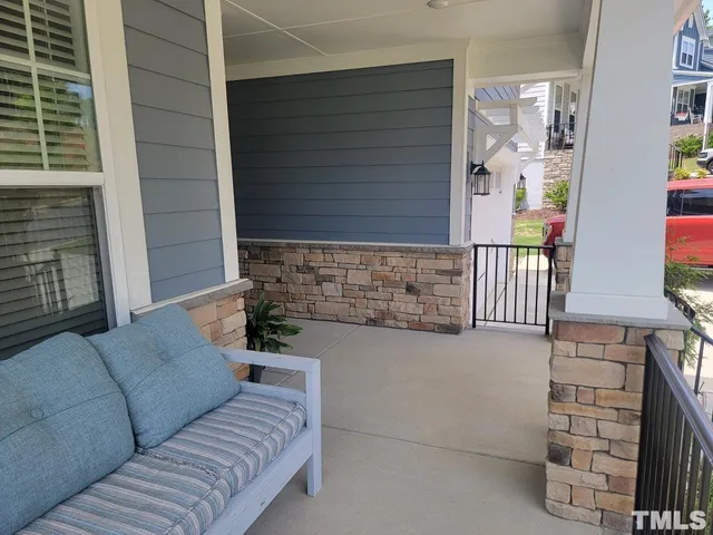 a view of livingroom with furniture