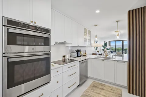 $579,000 | 13 Royal Palm Way, Unit 5020, Boca Raton, FL 33432