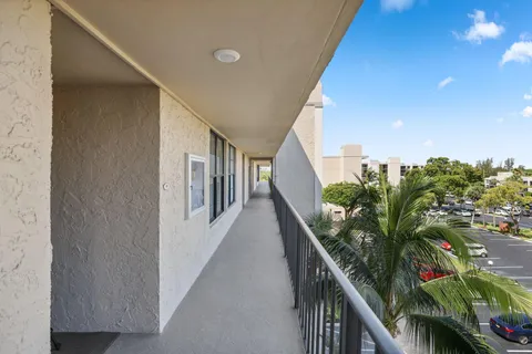 $579,000 | 13 Royal Palm Way, Unit 5020, Boca Raton, FL 33432