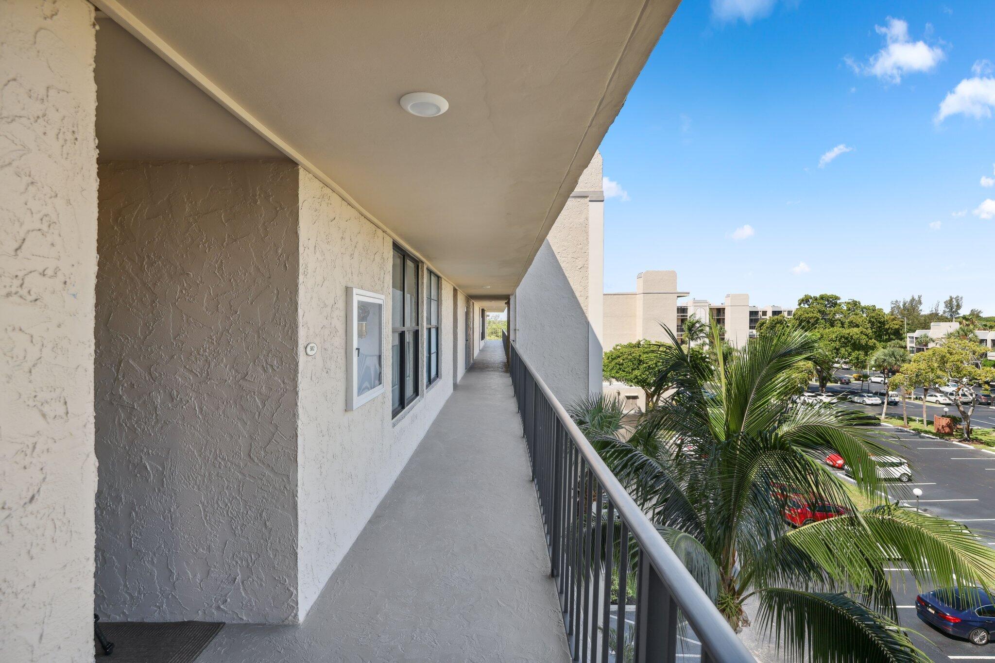 13 Royal Palm Way, Unit 5020 Boca Raton, FL 33432 - Photo 2 of 64 13 Royal Palm Way - 60.jpg-SMALL