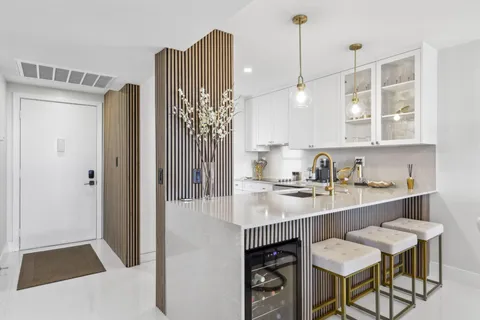 $579,000 | 13 Royal Palm Way, Unit 5020, Boca Raton, FL 33432