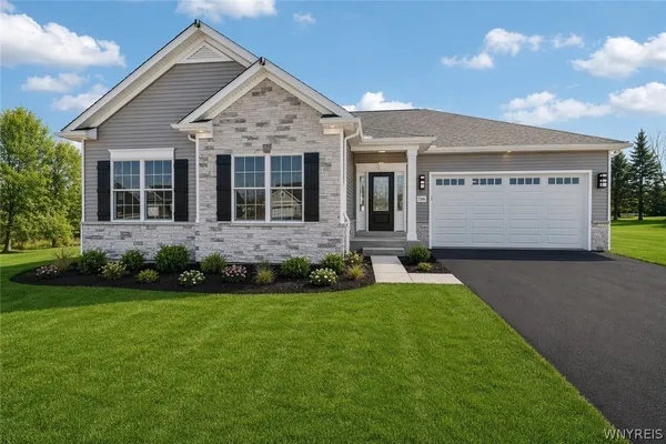 $699,900 | 7290 Woodhaven Drive, Lockport Town, NY 14094