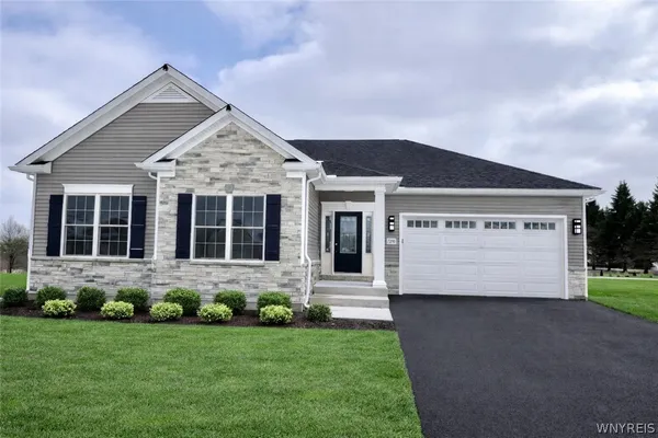 $699,900 | 7290 Woodhaven Drive, Lockport Town, NY 14094