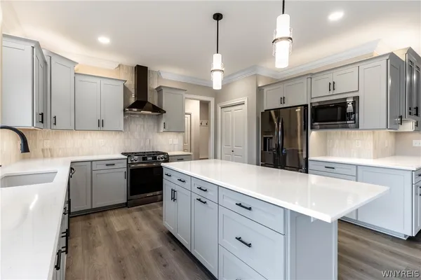 $699,900 | 7290 Woodhaven Drive, Lockport Town, NY 14094