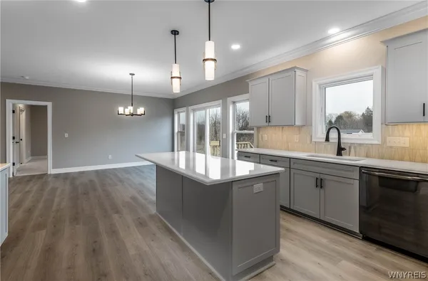 $699,900 | 7290 Woodhaven Drive, Lockport Town, NY 14094