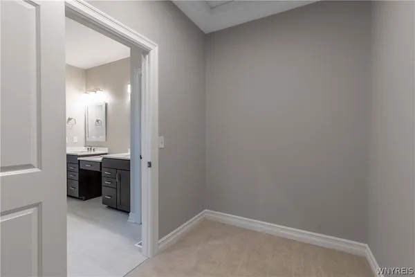 $699,900 | 7290 Woodhaven Drive, Lockport Town, NY 14094