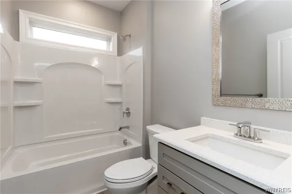 $699,900 | 7290 Woodhaven Drive, Lockport Town, NY 14094