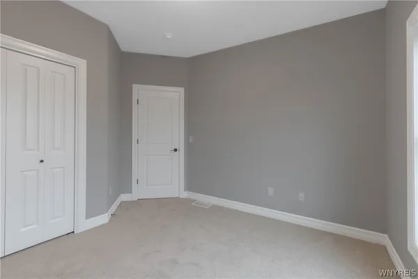 $699,900 | 7290 Woodhaven Drive, Lockport Town, NY 14094