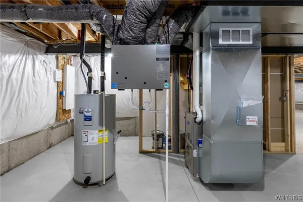 $699,900 | 7290 Woodhaven Drive, Lockport Town, NY 14094