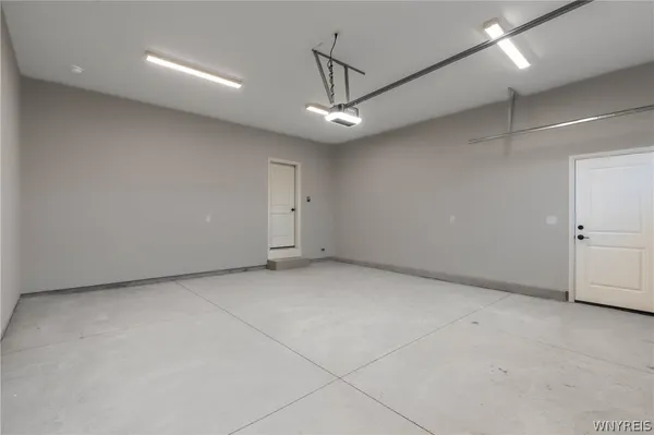 $699,900 | 7290 Woodhaven Drive, Lockport Town, NY 14094