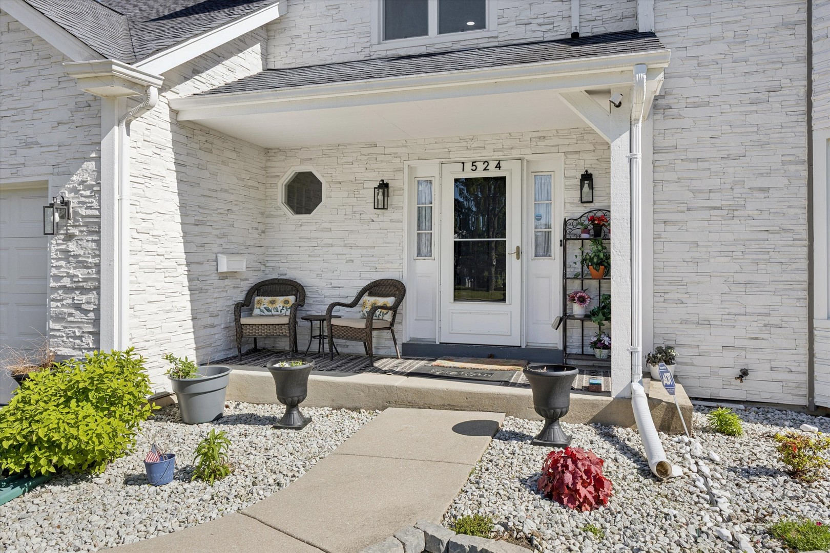 1524 Oswego Road Naperville, IL 60540 - Photo 4 of 55