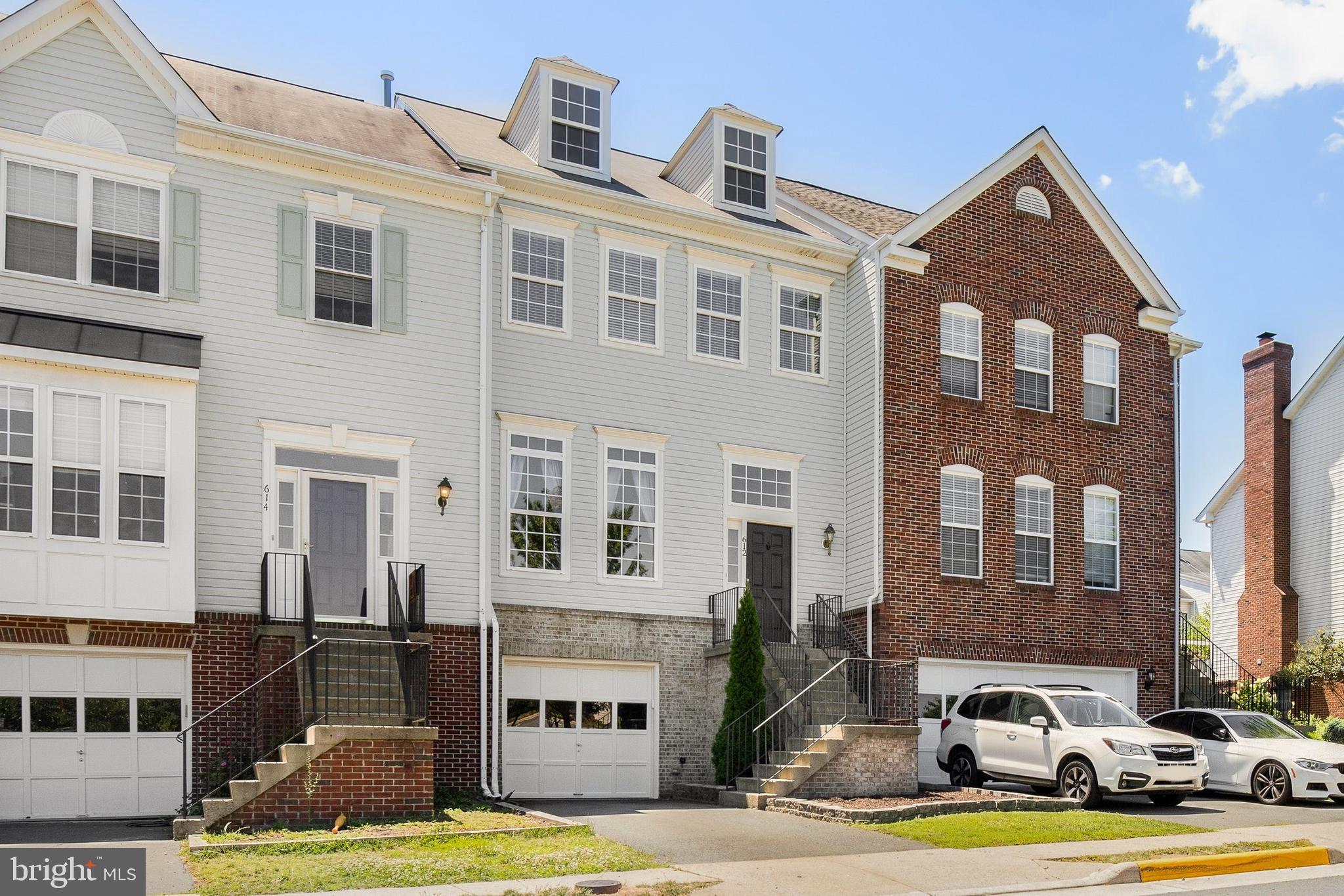 612 Springhouse Square Southeast Leesburg, VA 20175 - Photo 2 of 31 Gallery Image 2
