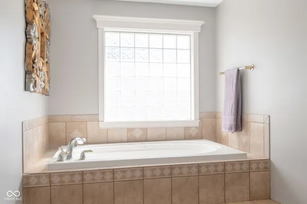 $850,000 | 11752 Skyhawk Court, Fishers, IN 46037