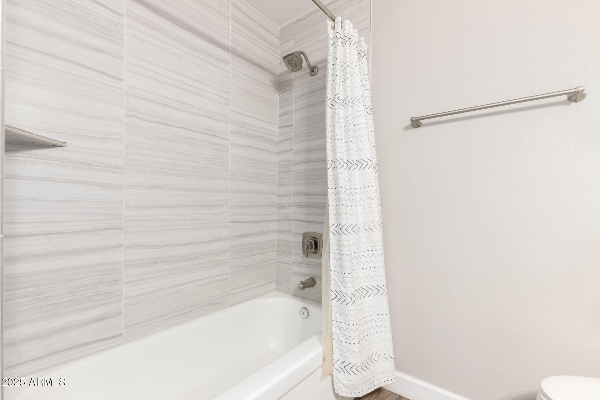 2100 North Normal Avenue Tempe, AZ 85288 - Photo 18 of 51 a bathroom with a bathtub and a shower