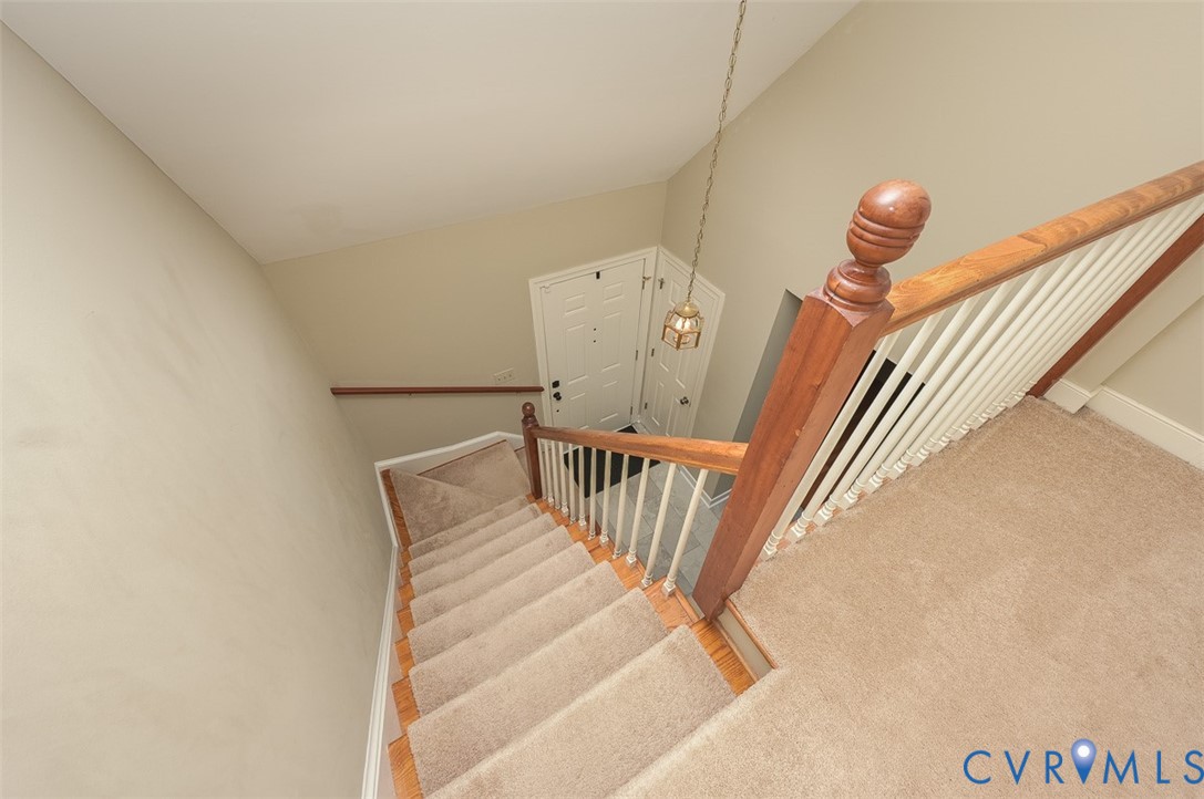 1113 Santa Anna Road Henrico, VA 23229 - Photo 33 of 56 Upper foyer.