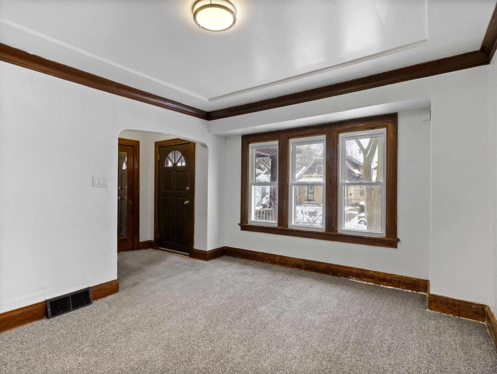 2415 North 53rd Street Milwaukee, WI 53210 - Photo 4 of 30 27-web-or-mls-IMG_1179