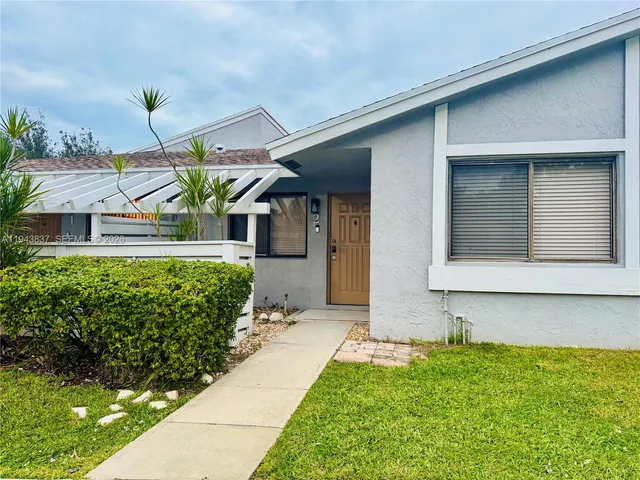 $2,600 | 603 Racquet Club Road, Unit 2, Weston, FL 33326
