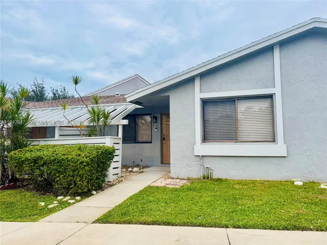 $2,600 | 603 Racquet Club Road, Unit 2, Weston, FL 33326