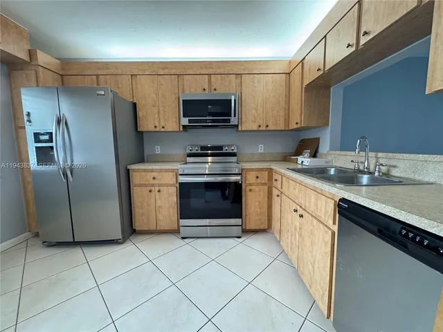 $2,600 | 603 Racquet Club Road, Unit 2, Weston, FL 33326