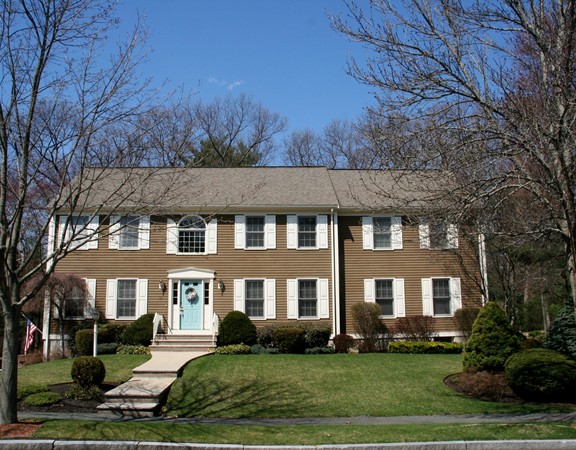 17 Andrews Road Wakefield, MA 01880 - Photo 1 of 30 Gallery Image 1