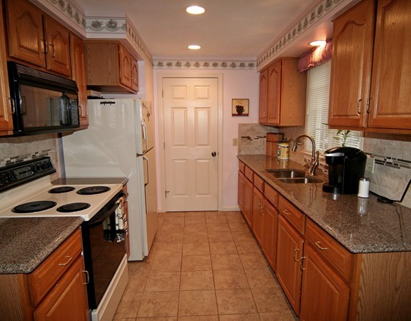 17 Andrews Road Wakefield, MA 01880 - Photo 25 of 30 Gallery Image 25