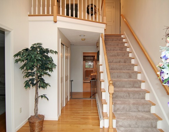17 Andrews Road Wakefield, MA 01880 - Photo 3 of 30 Gallery Image 3