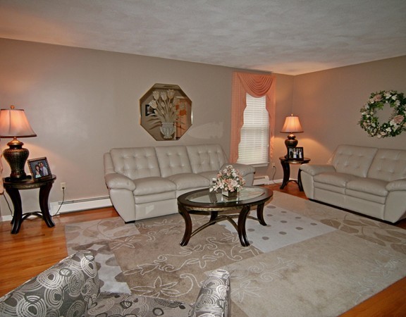 17 Andrews Road Wakefield, MA 01880 - Photo 4 of 30 Gallery Image 4