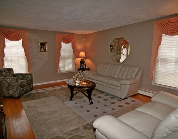 17 Andrews Road Wakefield, MA 01880 - Photo 5 of 30 Gallery Image 5