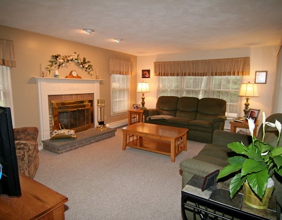 17 Andrews Road Wakefield, MA 01880 - Photo 6 of 30 Gallery Image 6