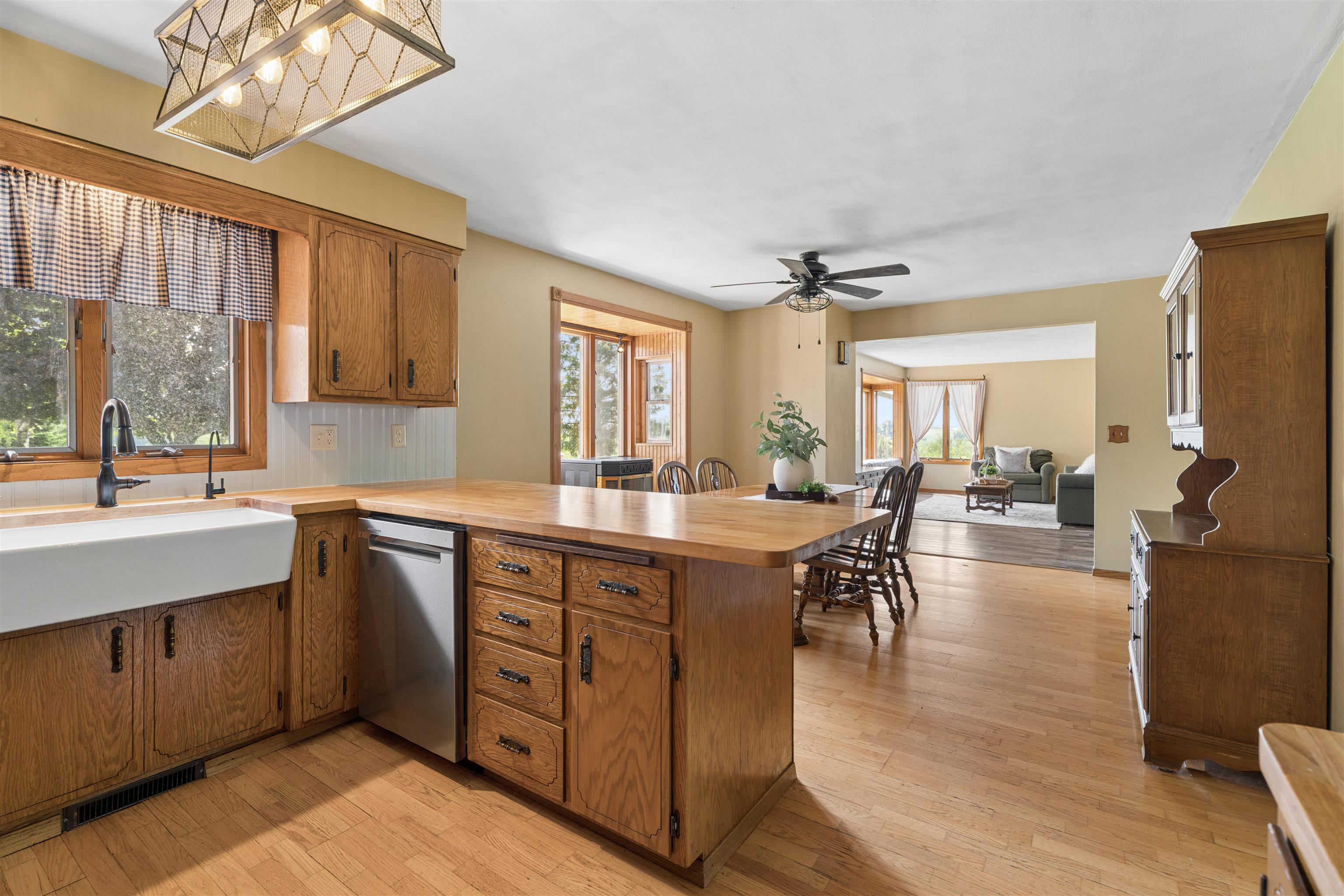 W8269 Grand View Road Hortonville, WI 54944 - Photo 9 of 39 Gallery Image 9