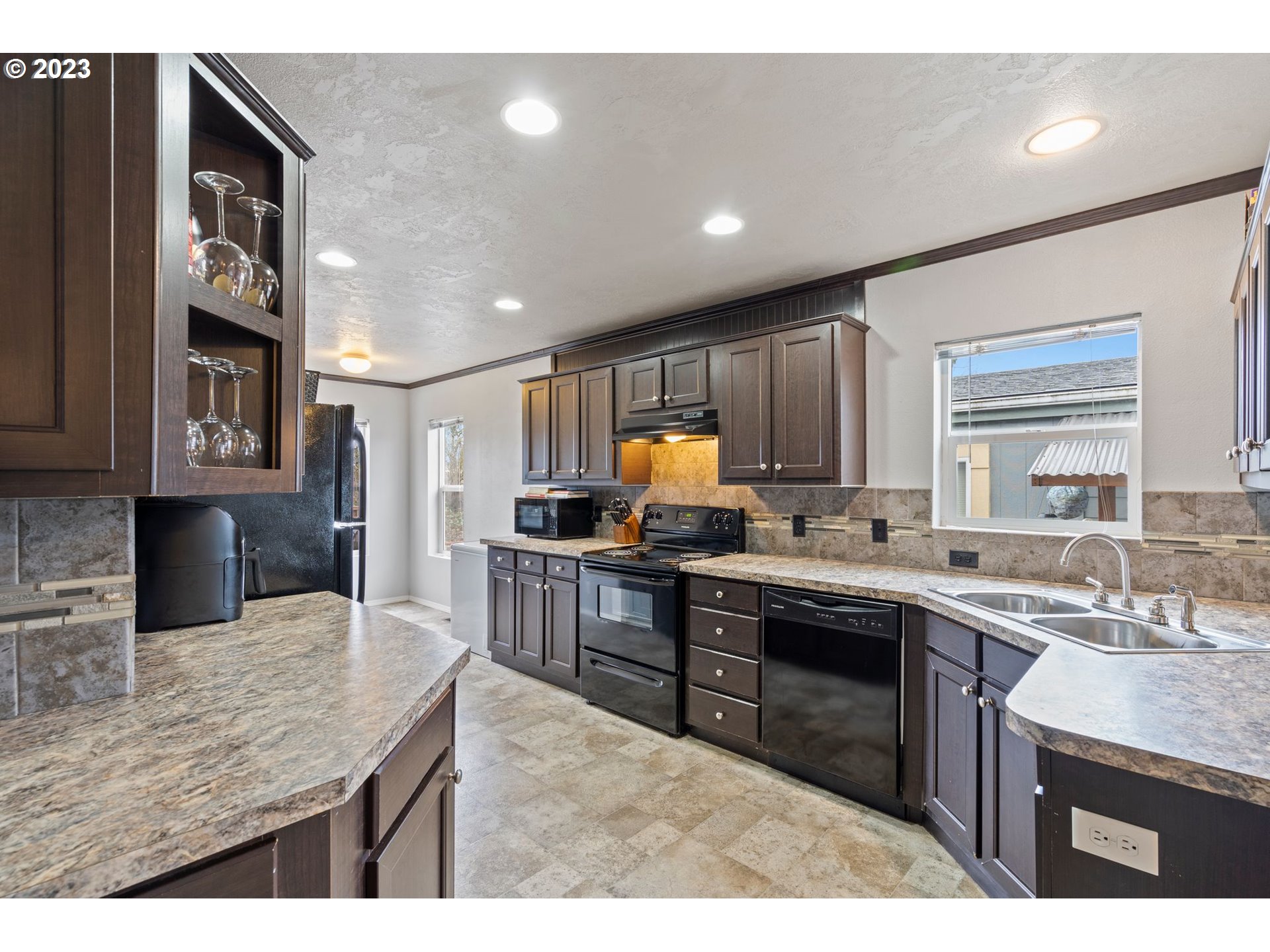 18780 South Central Point Road, Unit 109 Oregon City, OR 97045 - Photo 2 of 31 Gallery Image 2