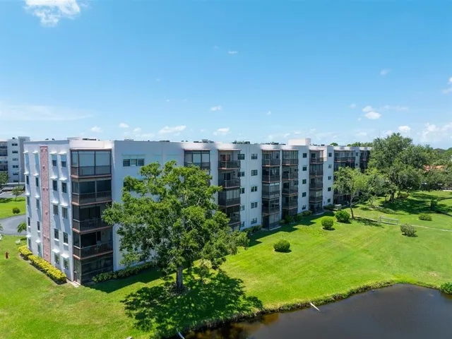 $179,900 | 8174 Terrace Garden Drive North, Unit 507, St. Petersburg, FL 33709