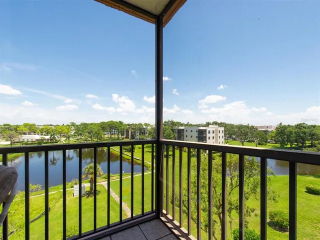 $179,900 | 8174 Terrace Garden Drive North, Unit 507, St. Petersburg, FL 33709