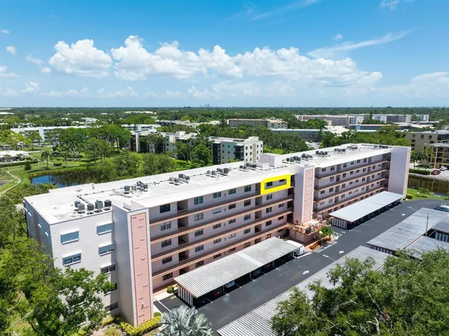 $179,900 | 8174 Terrace Garden Drive North, Unit 507, St. Petersburg, FL 33709